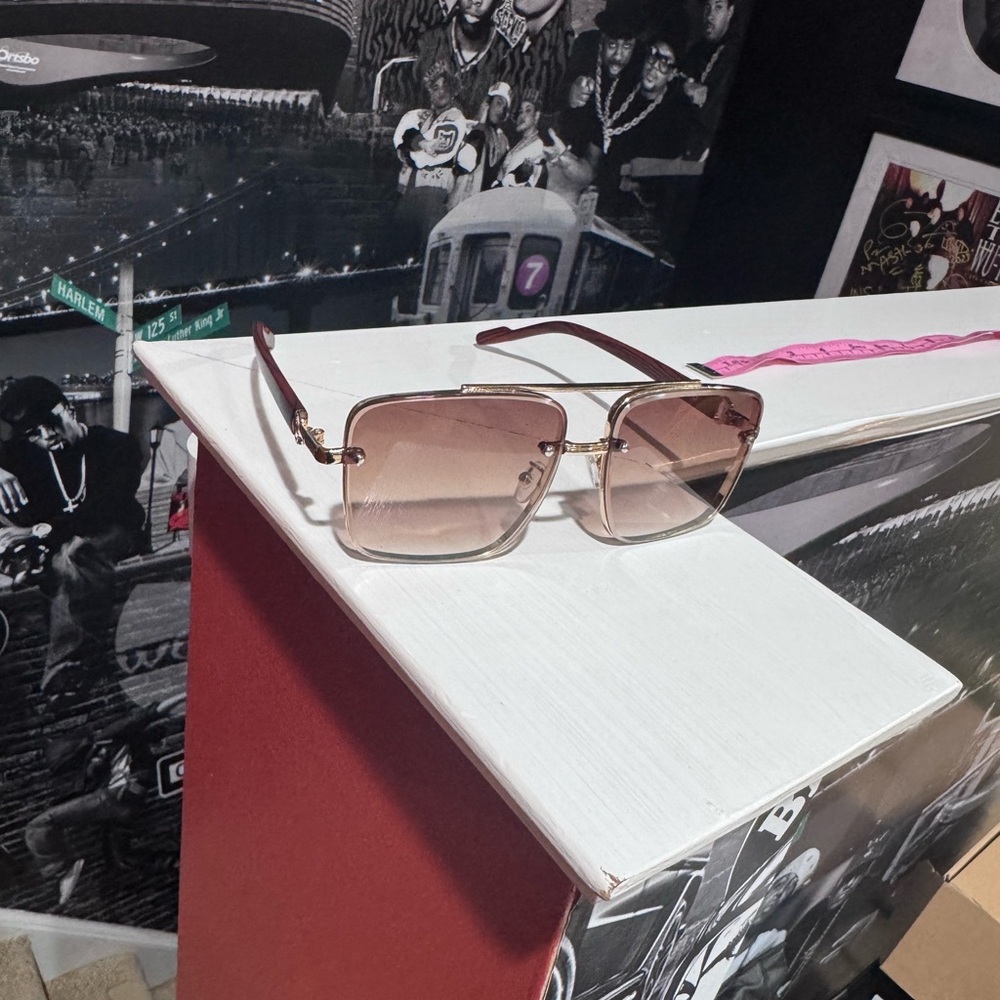 Stylish Square Sunglasses with Gradient Lenses - Picture 3 of 5